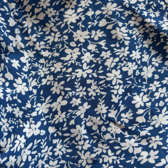 SHEIN Curve + Plus 2X Blue & White Floral V-Neck Ruffle Sleeve Dress - Picture 6 of 8